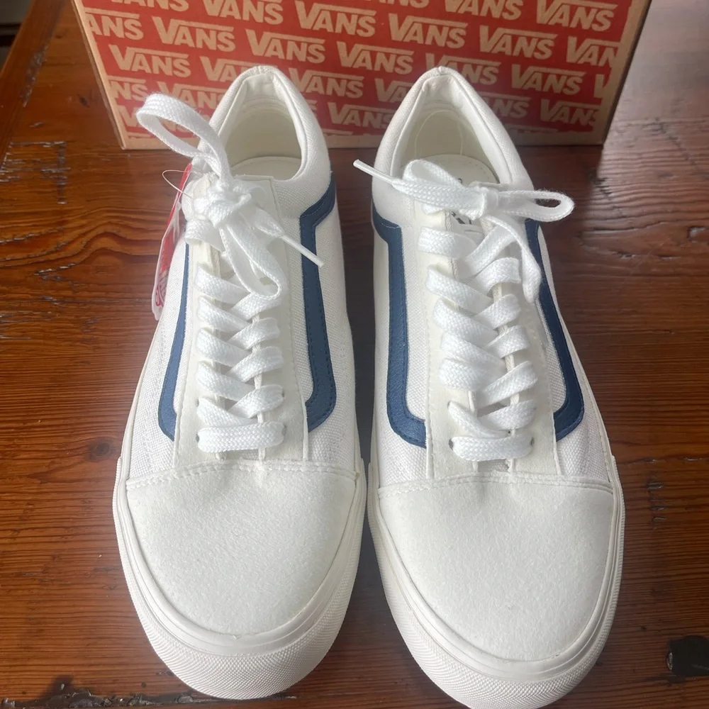 Vans MV1-W-Blue Old Skool White with blue classic shoe - Picture 2 of 7